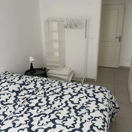 Appartement Spacious T3 With Terrace In Hyères
