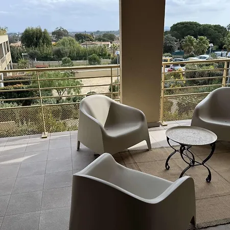 Spacious T3 With Terrace In *
