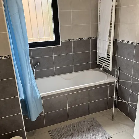 Spacious T3 With Terrace In * Hyeres